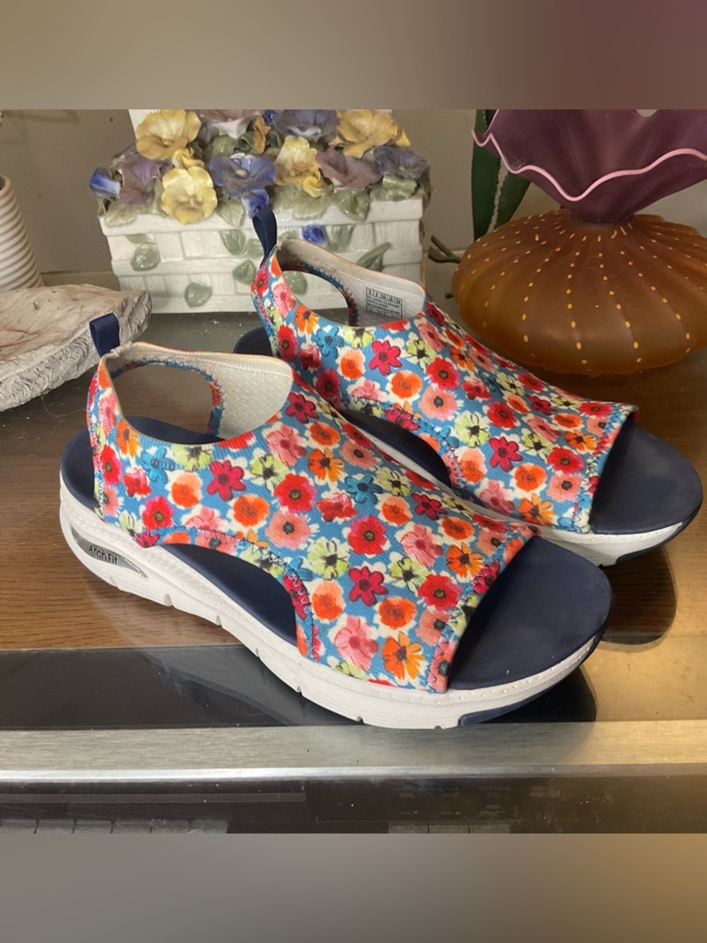 SKECHERS ARCH FIT WASHABLE CITY CATCH SLINGBACK SANDALS 9